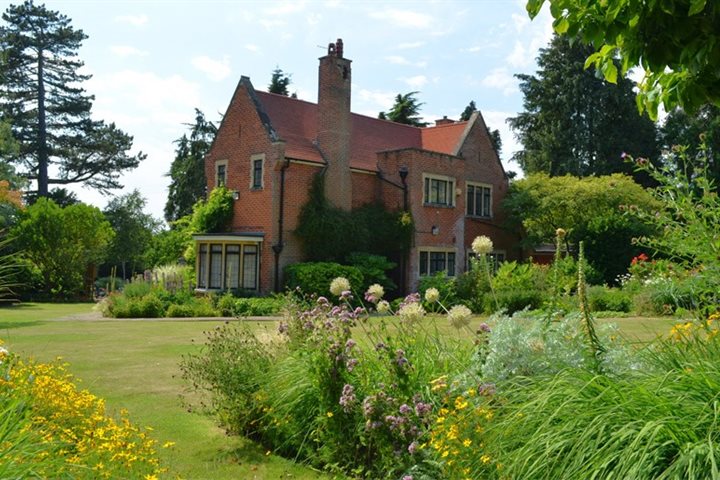 Outside of Cheslyn House