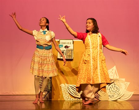 Bharatanatyam dancers
