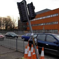 traffic light leaning