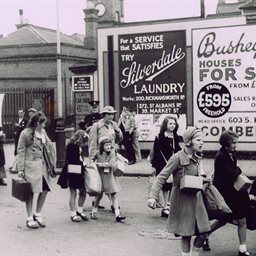 WW2 Evacuees arriving at Watford, 1939