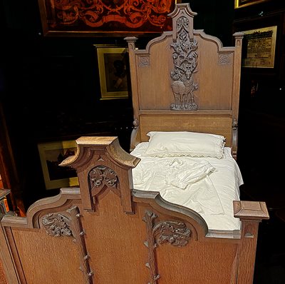 Bushey Museum and Art Gallery - Bed