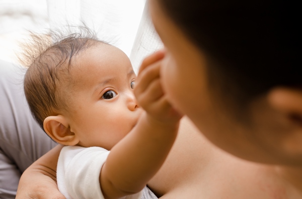 Mother-Breastfeeding-Her-Newbo 600 x400