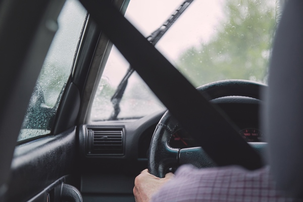 Rain on car 600 x400