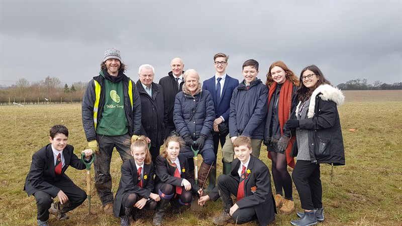 group-photo-of-sandringham-pupils-with-terry-douris-and-baroness-babara-young